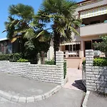 Casa de hóspedes Aurora 3*
