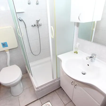 Gostinjska kuća Aurora 3*