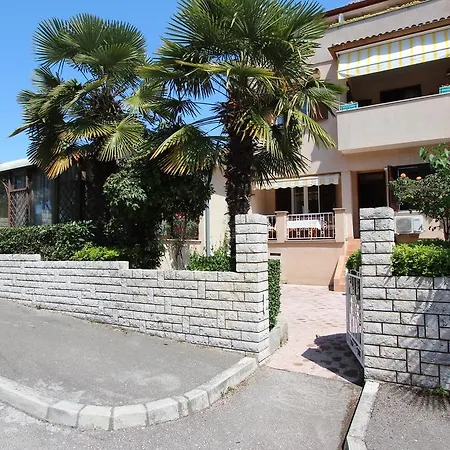 Gostinjska kuća Aurora 3*