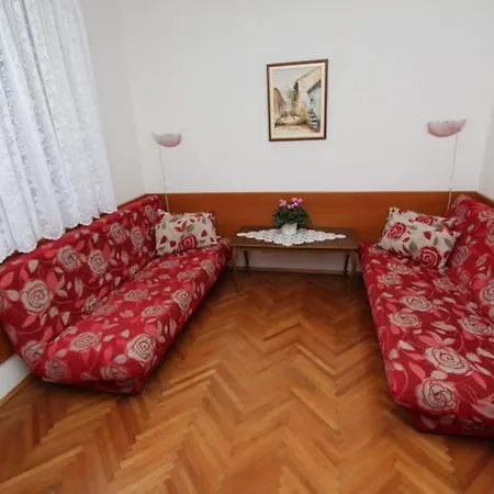 Gostinjska kuća Aurora 3*